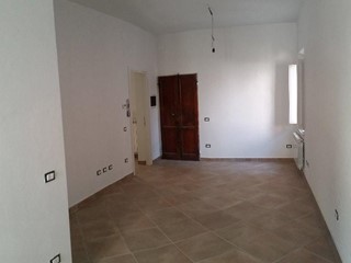 Trilocale in Vendita a Cascina, 120'000€, 60 m², con Box