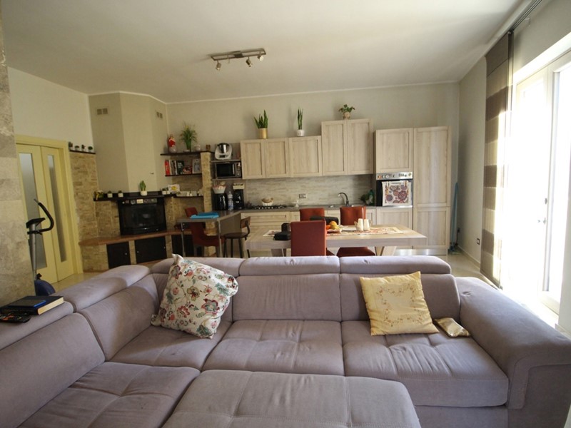 Casa Indipendente in Vendita a Sava, 175'000€, 247 m²