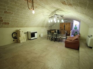 Casa Indipendente in Vendita a Sava, 175'000€, 247 m²