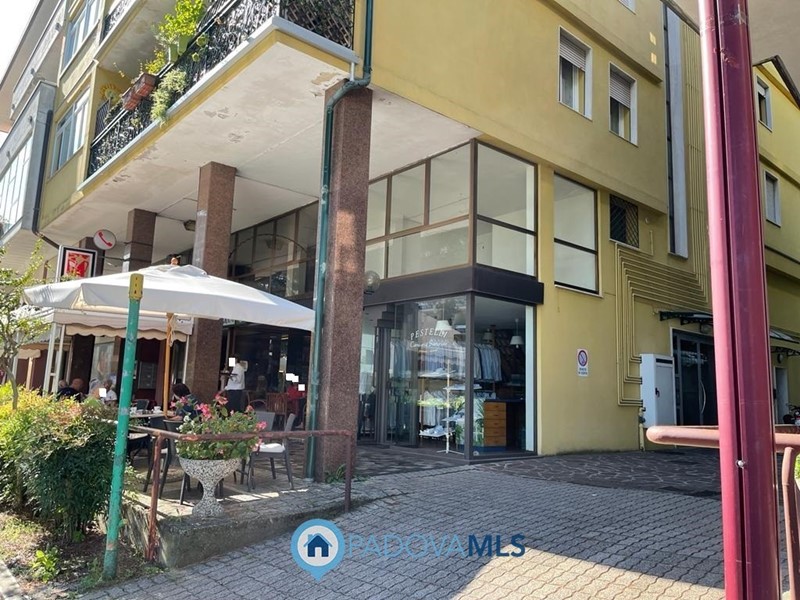Attività commerciale in Vendita a Montegrotto Terme, 50'000€, 50 m²