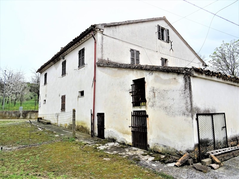 Casa Indipendente in Vendita a Corinaldo, 120'000€, 290 m², con Box