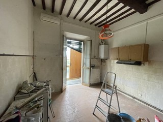 Trilocale in Vendita a Lucca, zona Ponte a Moriano, 60'000&euro;, 60 m², arredato, con Box