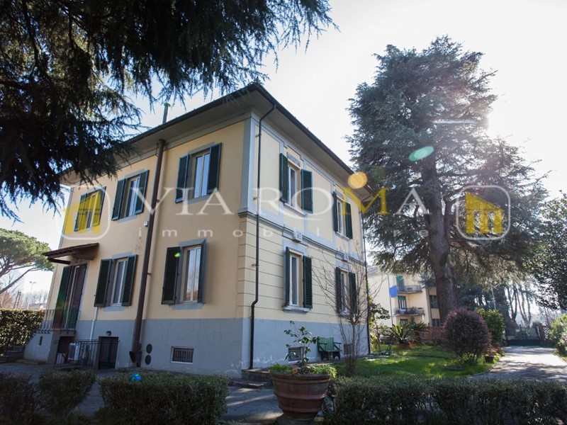 Villa in Vendita a Lucca, zona San Marco, 790'000€, 300 m², con Box