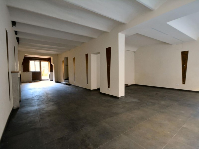 Immobile commerciale in Affitto a Lucca, 3'700€, 150 m²