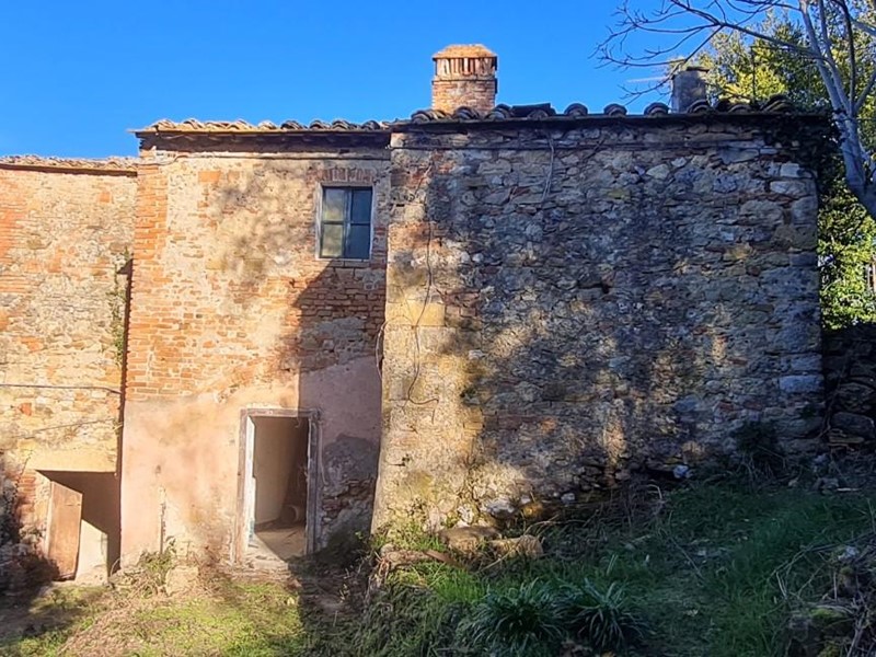 Casale in Vendita a Monteriggioni, 200'000&euro;, 300 m²
