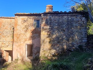 Casale in Vendita a Monteriggioni, 200'000€, 300 m²