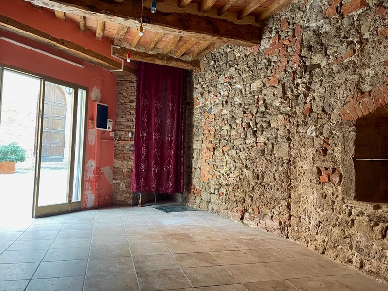 Immobile commerciale in Affitto a Asciano, 350€, 54 m²