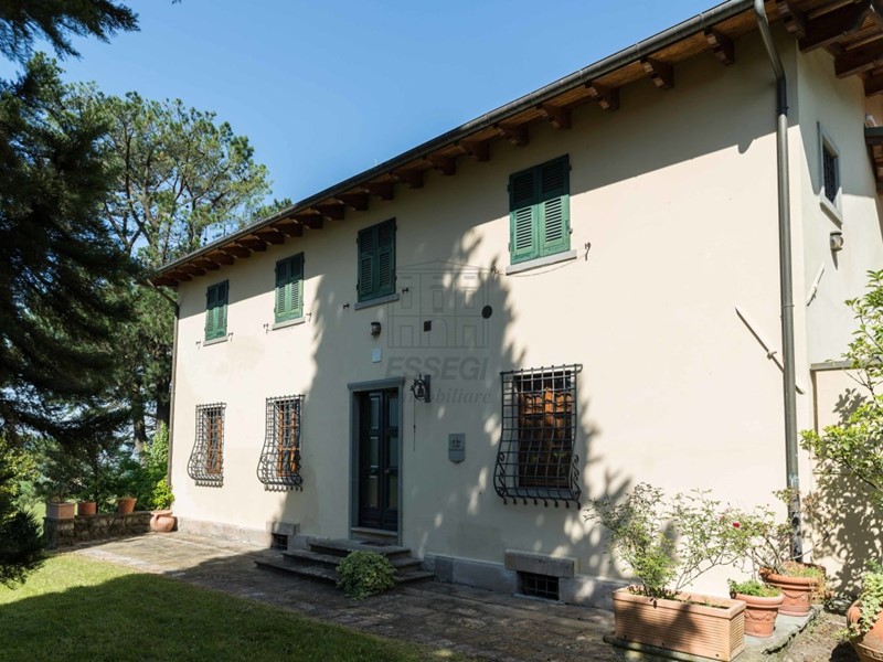 Casale in Vendita a Capannori, zona Est, 640'000€, 350 m²