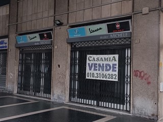 Immobile commerciale in Vendita a Genova, zona Sampierdarena, 240'000€, 240 m²