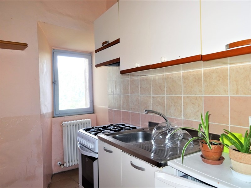 Trilocale in Vendita a Arcevia, 66'000€, 85 m², arredato