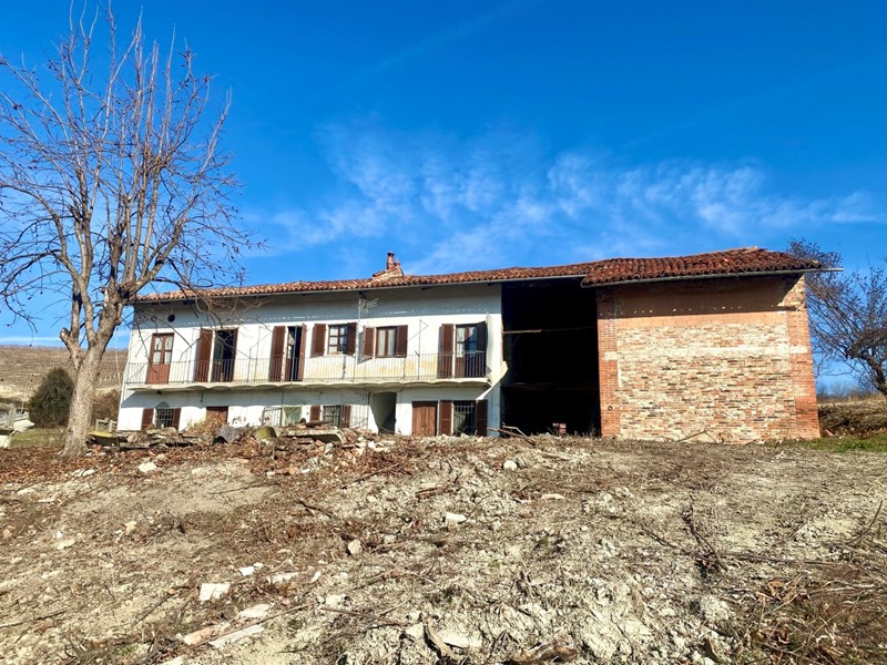 Casa Indipendente in Vendita a Dogliani, 155'000€, 237 m², con Box