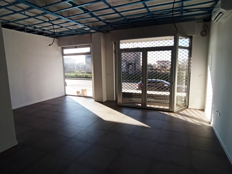 Capannone in Affitto a Luni, 800&euro;, 100 m²
