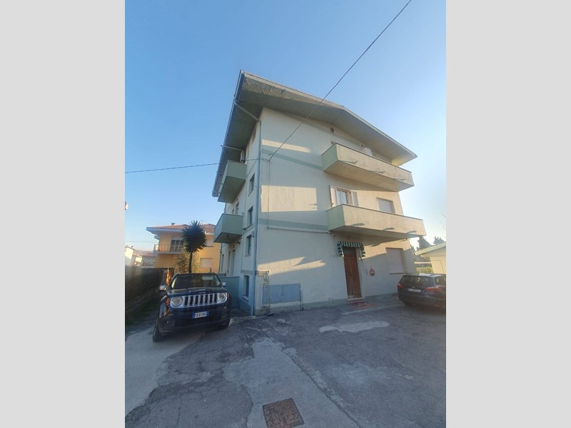 Appartamento in Vendita a Teramo, zona Prima periferia, 90'000€, 149 m²