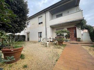 Casa Semi Indipendente in Vendita a Crespina Lorenzana, zona Lavoria, 279'000€, 190 m², con Box