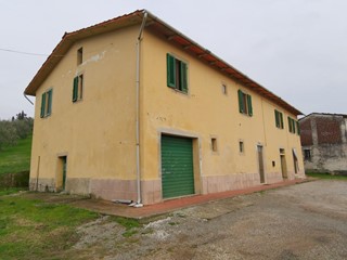 Casale in Vendita a Cerreto Guidi, 400'000€, 370 m², con Box