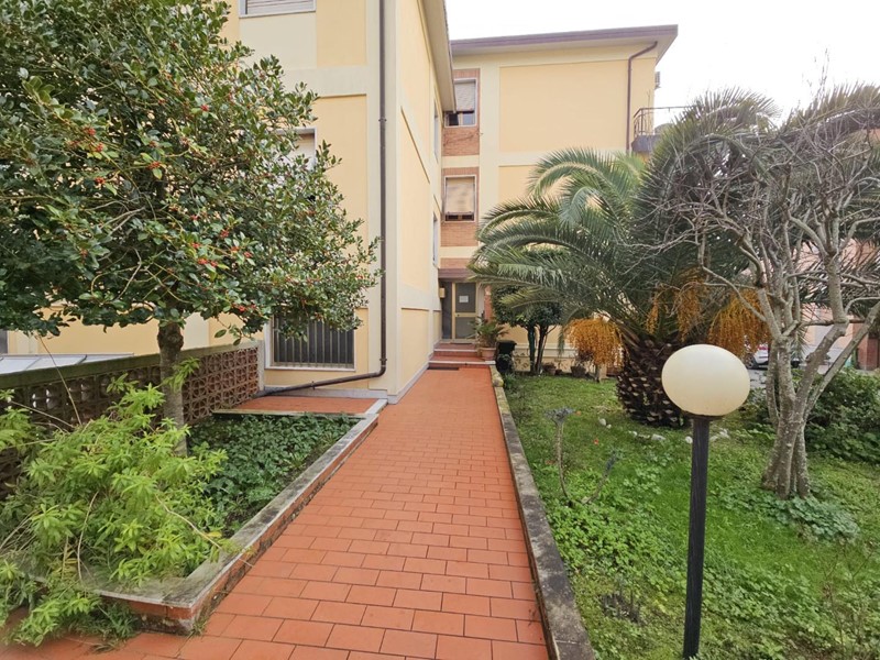Appartamento in Vendita a Carrara, 169'000€, 104 m², arredato, con Box