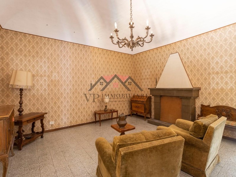 Appartamento in Vendita a Pomarance, 145'000€, 224 m², arredato, con Box