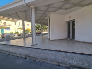 Magazzino in Affitto a Ugento, 1'500€, 460 m²