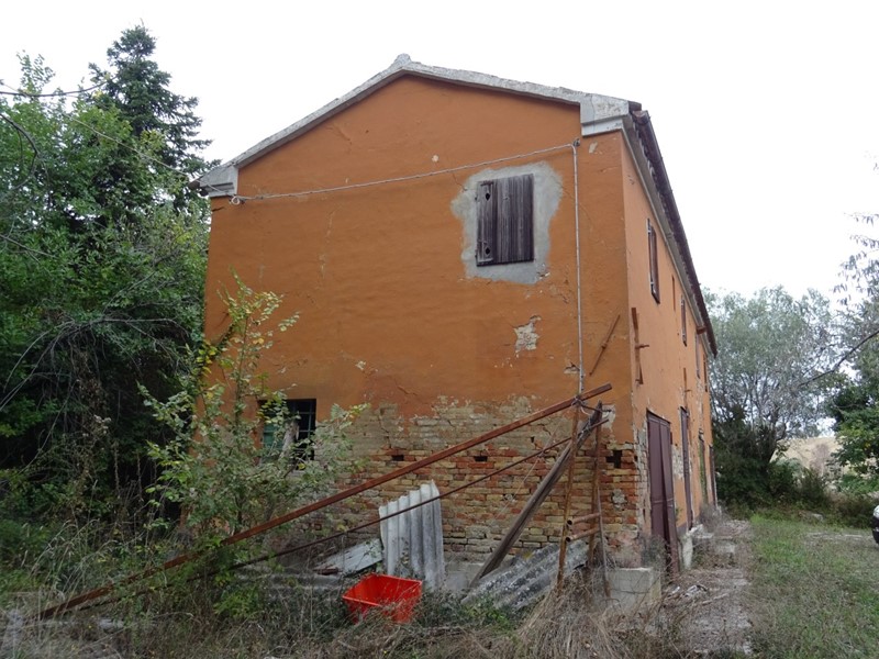 Casa Indipendente in Vendita a Senigallia, zona Scapezzano, 90'000&euro;, 180 m², con Box