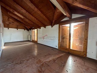 Appartamento in Vendita a Grignasco, 70'000€, 115 m²