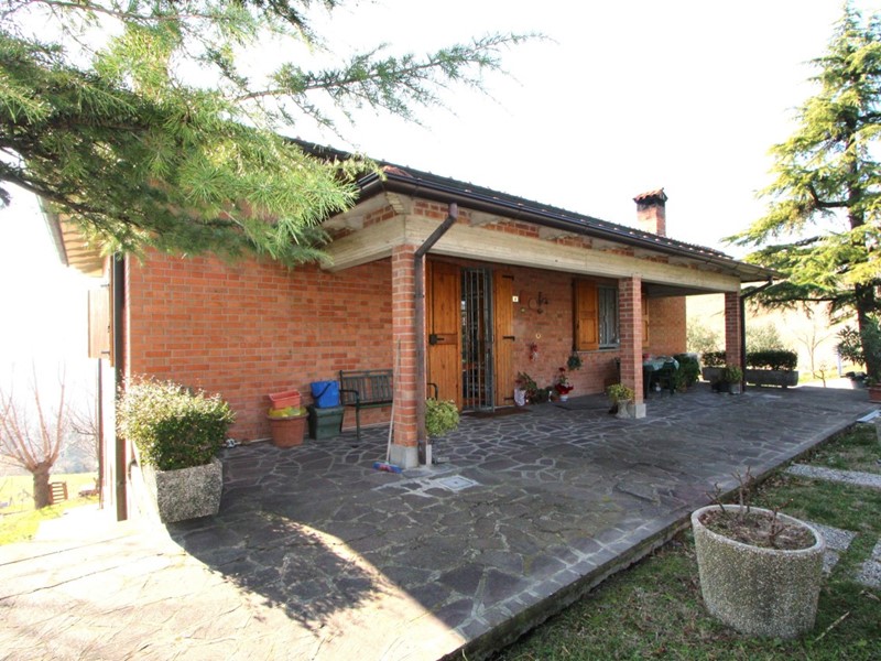 Villa in Vendita a Valsamoggia, zona Monteveglio, 475'000€, 340 m², con Box