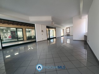 Attività commerciale in Vendita a Conselve, 103'000€, 97 m²