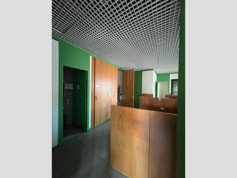 Immobile commerciale in Affitto a Aulla, 1'000€, 143 m², arredato