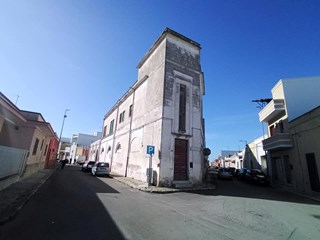 Immobile commerciale in Vendita a San Donaci, zona VIa Tunisi angolo di Via Regina Elena, 390'000€, 790 m²