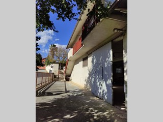 Magazzino in Vendita a Rosciano, 227 m²