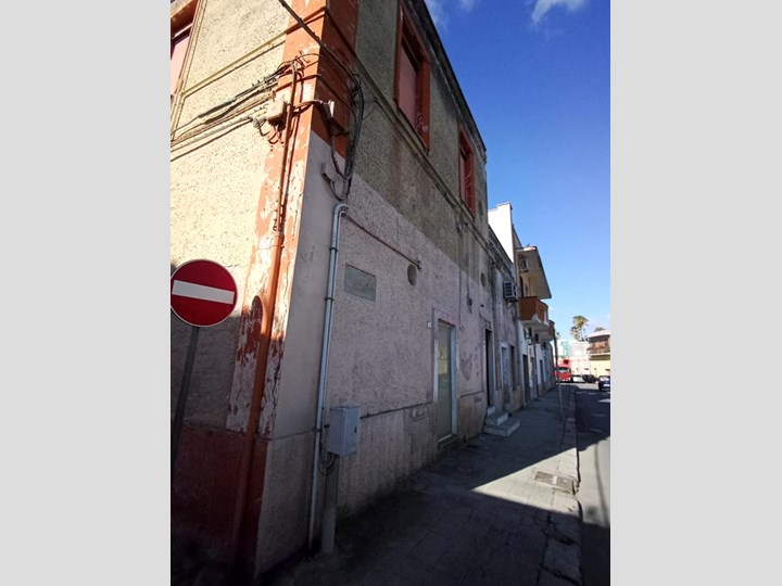 Immobile commerciale in Vendita a San Donaci, zona Via Grassi 39, 70'000€