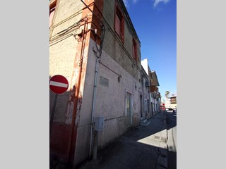 Immobile commerciale in Vendita a San Donaci, zona Via Grassi 39, 70'000€