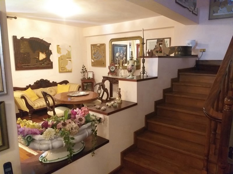 Villa bifamiliare in Vendita a Messina, 450'000€, 300 m²