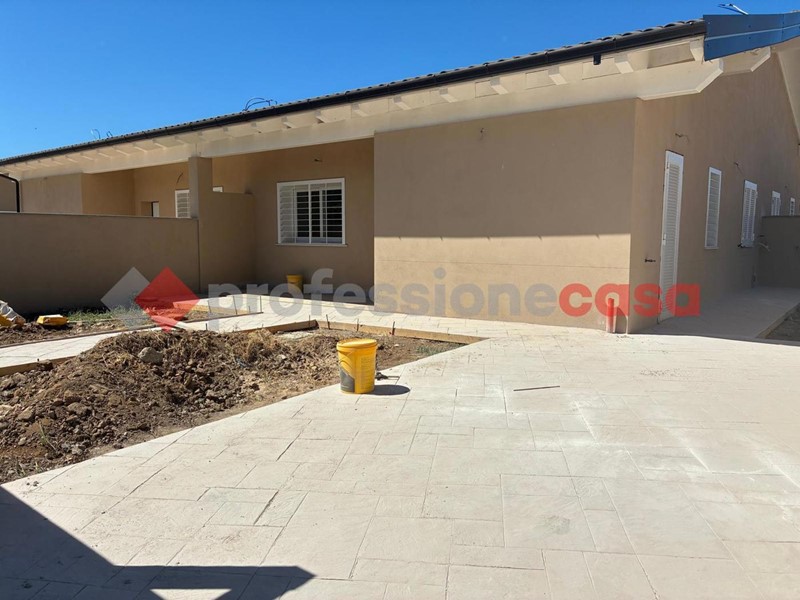 Villa bifamiliare in Vendita a Ardea, 195'000€, 125 m²