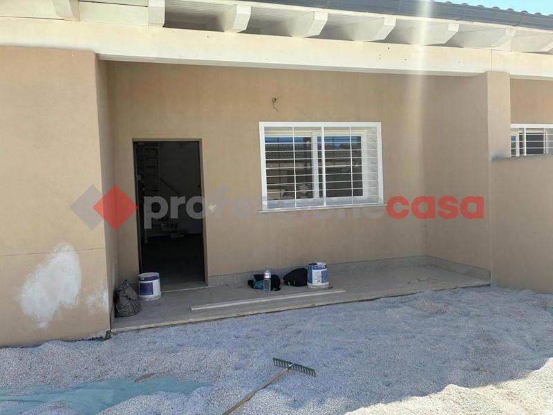 Villa bifamiliare in Vendita a Ardea, 185'000€, 125 m²