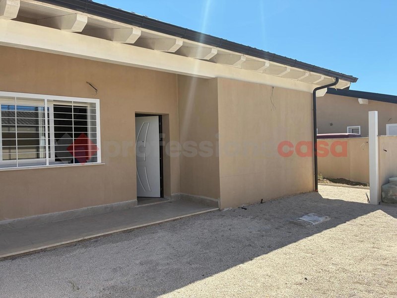 Villa bifamiliare in Vendita a Ardea, 185'000€, 125 m²