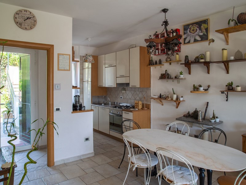 Trilocale in Vendita a Ballabio, 200'000€, 75 m², arredato