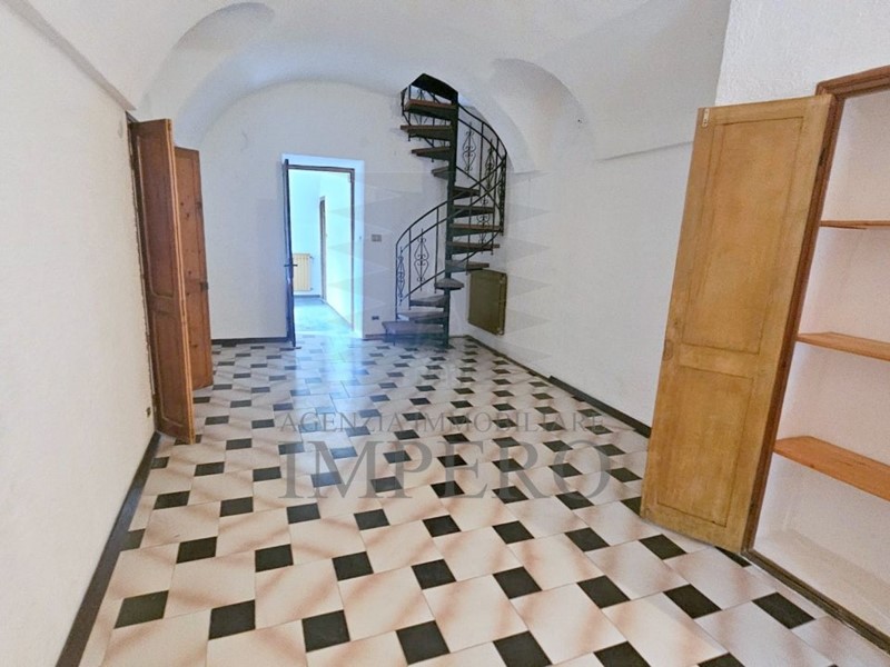 Casa Indipendente in Vendita a Dolceacqua, 150'000€, 90 m²