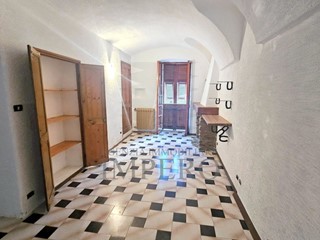 Casa Indipendente in Vendita a Dolceacqua, 150'000€, 90 m²