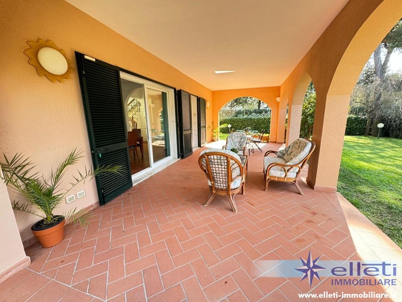 Casa Indipendente in Vendita a Massa, zona Ronchi, 750'000€, 170 m², arredato