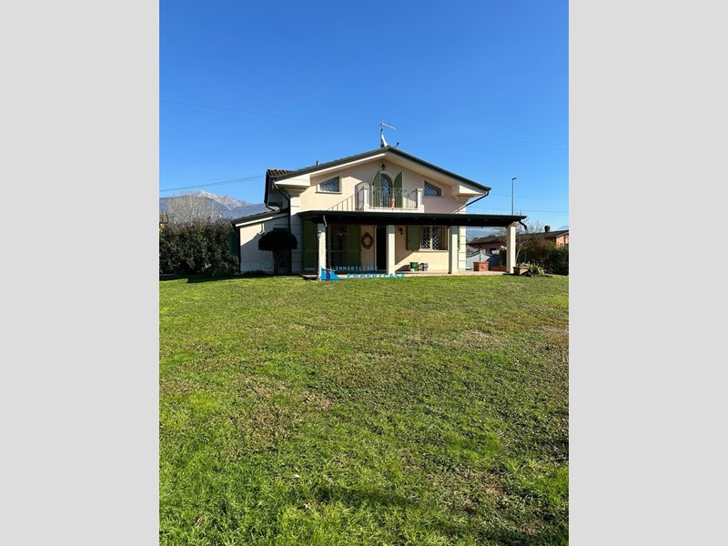 Villa in Vendita a Montignoso, zona Cervaiolo, 560'000&euro;, 110 m², arredato