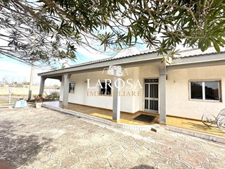Casa Indipendente in Vendita a Melendugno, zona San Foca, 325'000€, 206 m², con Box