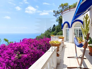 Casa Indipendente in Vendita a Ventimiglia, zona Grimaldi, 600 m²