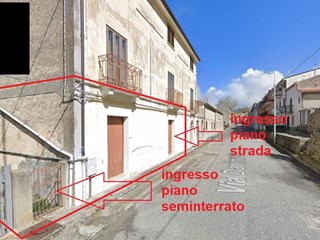 Appartamento in Vendita a San Pietro in Amantea, zona Centro, 60'000€, 140 m²