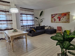 Appartamento in Vendita a Campiglia Marittima, zona Venturina, 198'000&euro;, 110 m², con Box