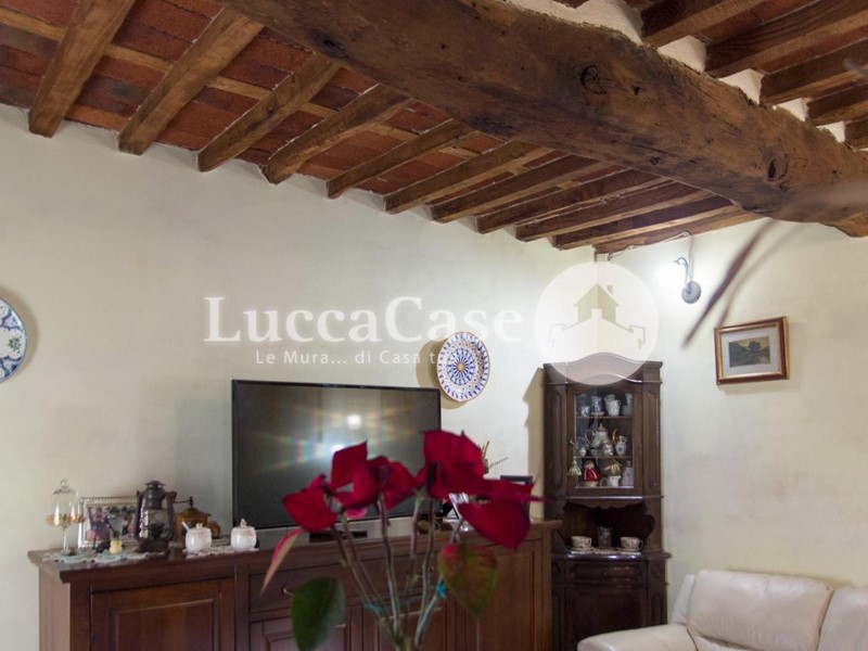 Casa Indipendente in Vendita a Lucca, zona Montuolo, 185'000€, 155 m²