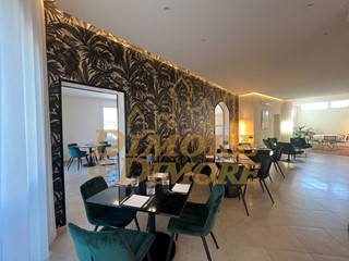 Attività commerciale in Vendita a Brezzo di Bedero, zona Brezzo, 298'000€, 180 m², arredato