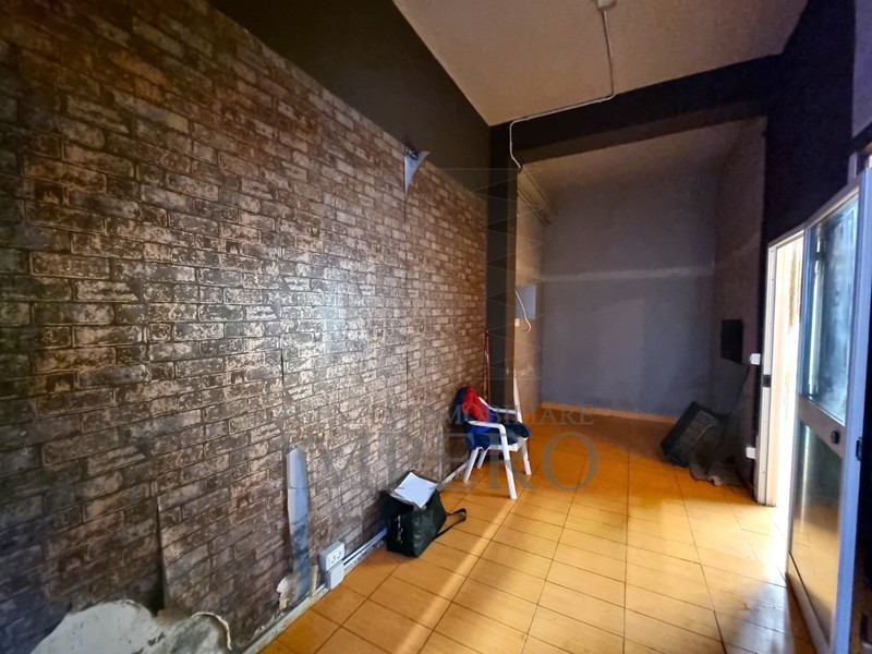 Magazzino in Vendita a Ventimiglia, zona Centro, 69'000€, 70 m²