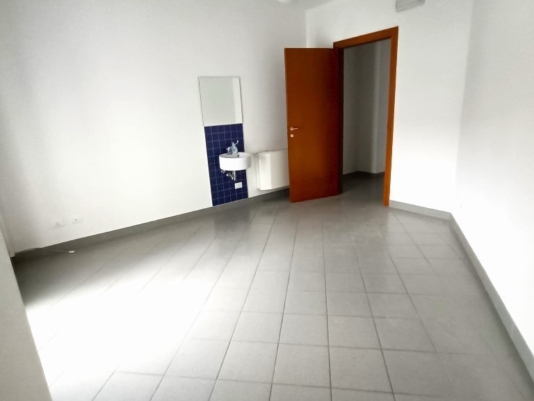 Ufficio in Vendita a Rovigo, 90'000€, 88 m²
