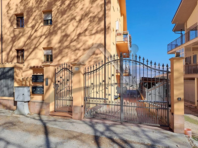Bilocale in Vendita a L'Aquila, zona Cominio, 45'000€, 70 m²