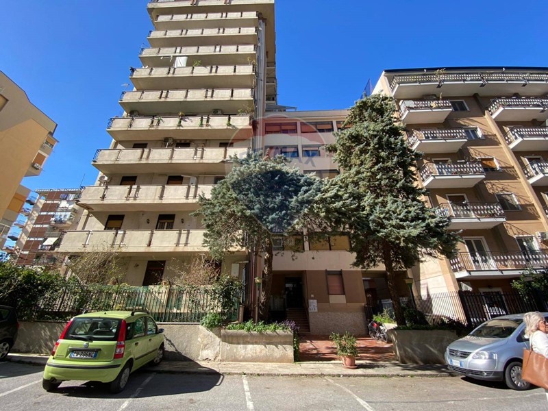 Quadrilocale in Vendita a Palermo, zona Uditore, 188'000€, 130 m²